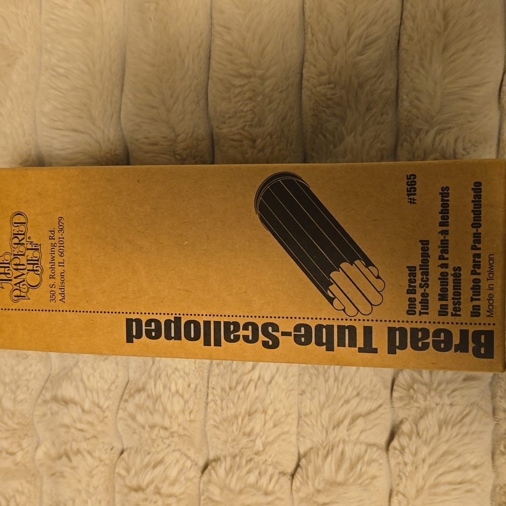 NEW Pampered Chef Bread Tube Baking Mold Scalloped #1565 Boxed